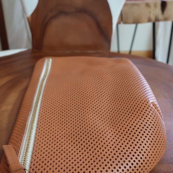 Clare V. Grand Fanny in Cuoio Perf - Picture 3 of 16